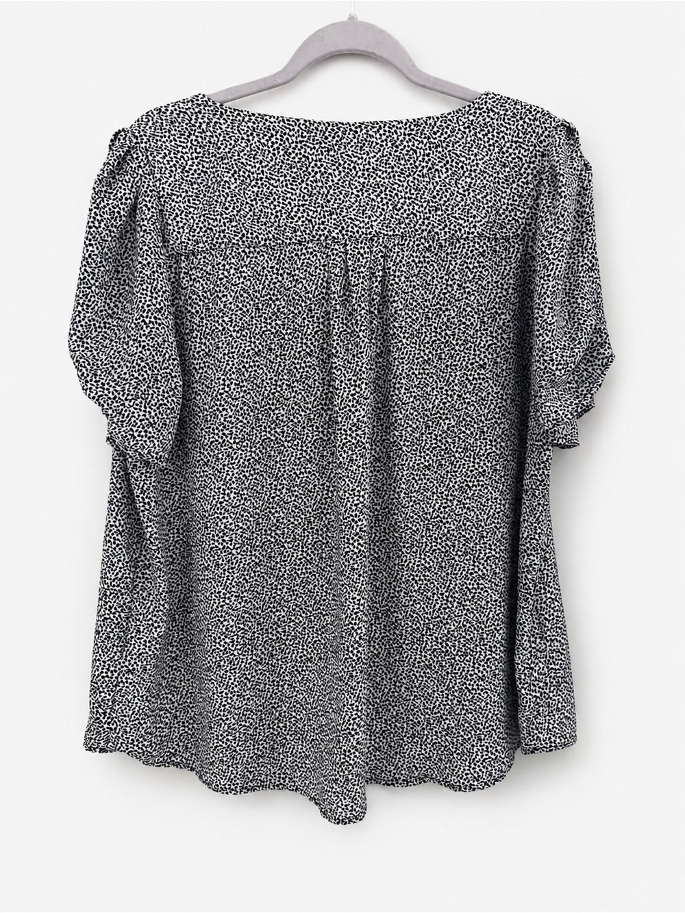 cupcakes & cashmere Black and White Printed V-Neck Blouse - Picture 2 of 7